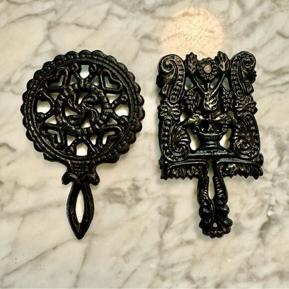 Pair of Vintage Cast Iron Mini Trivets Grapevine and Tulip - Picture 1 of 2